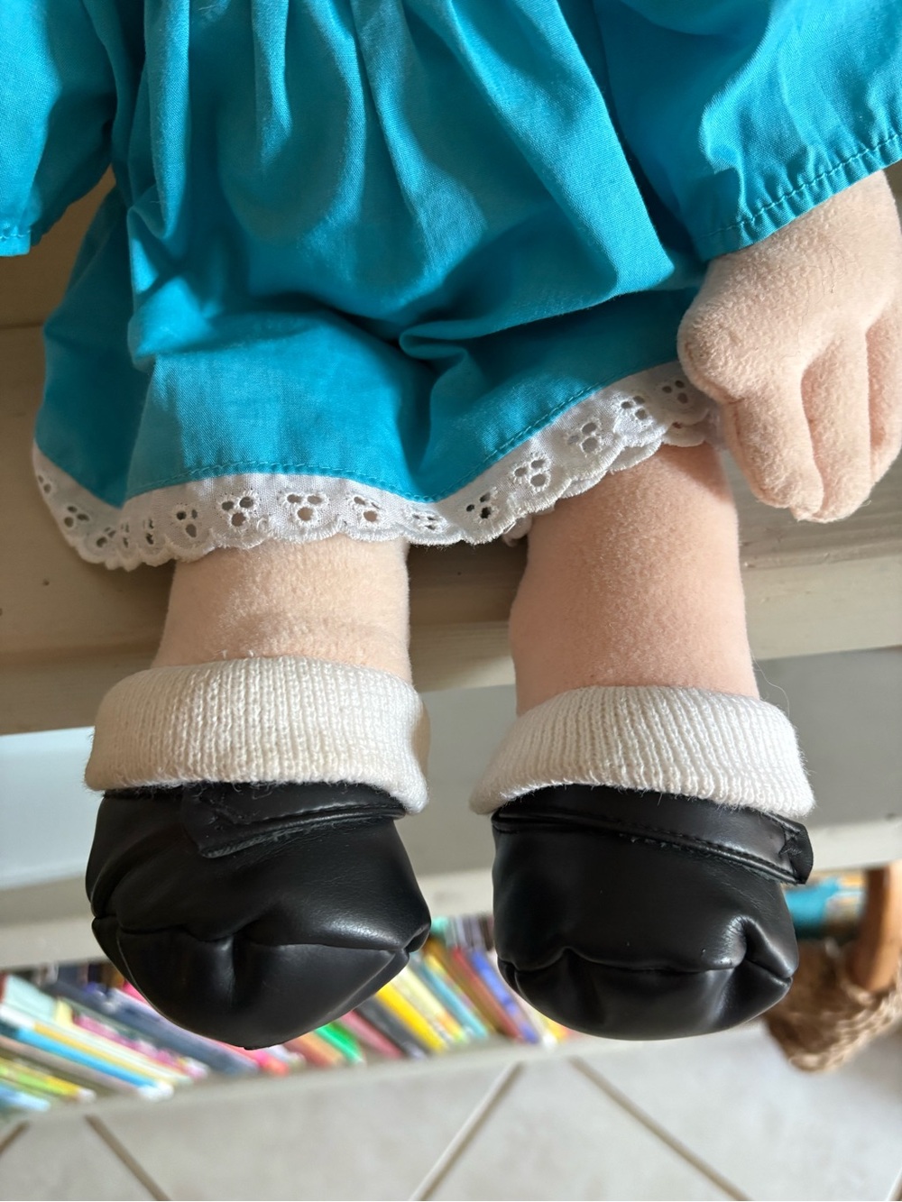 1995 Big Comfy Couch Molly 17in Rag Doll Blue Dress Black Vintage - Picture 3 of 11